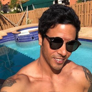 Meet your Posher, Enrique